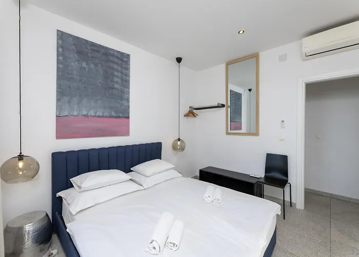 White Palm Excelsior * Seget Vranjica