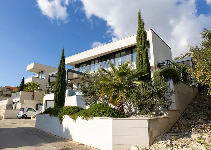 White Palm Excelsior Villa *