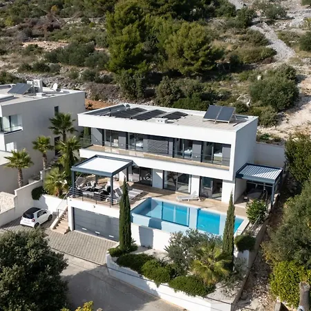 Vila White Palm Excelsior *