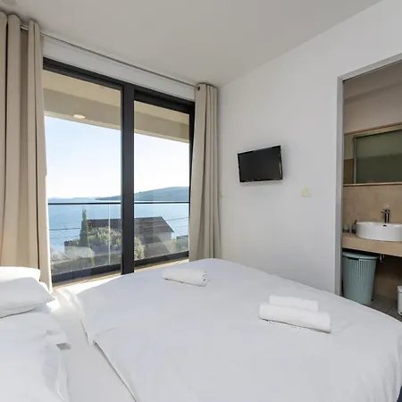 White Palm Excelsior * Seget Vranjica