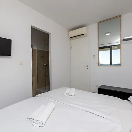 White Palm Excelsior * Seget Vranjica
