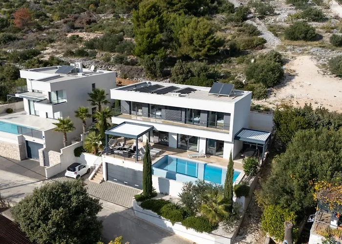 Vila White Palm Excelsior *