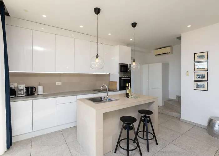 Vila White Palm Excelsior