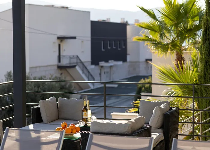 White Palm Excelsior Vila *