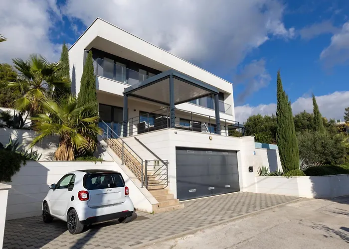 Vila White Palm Excelsior *